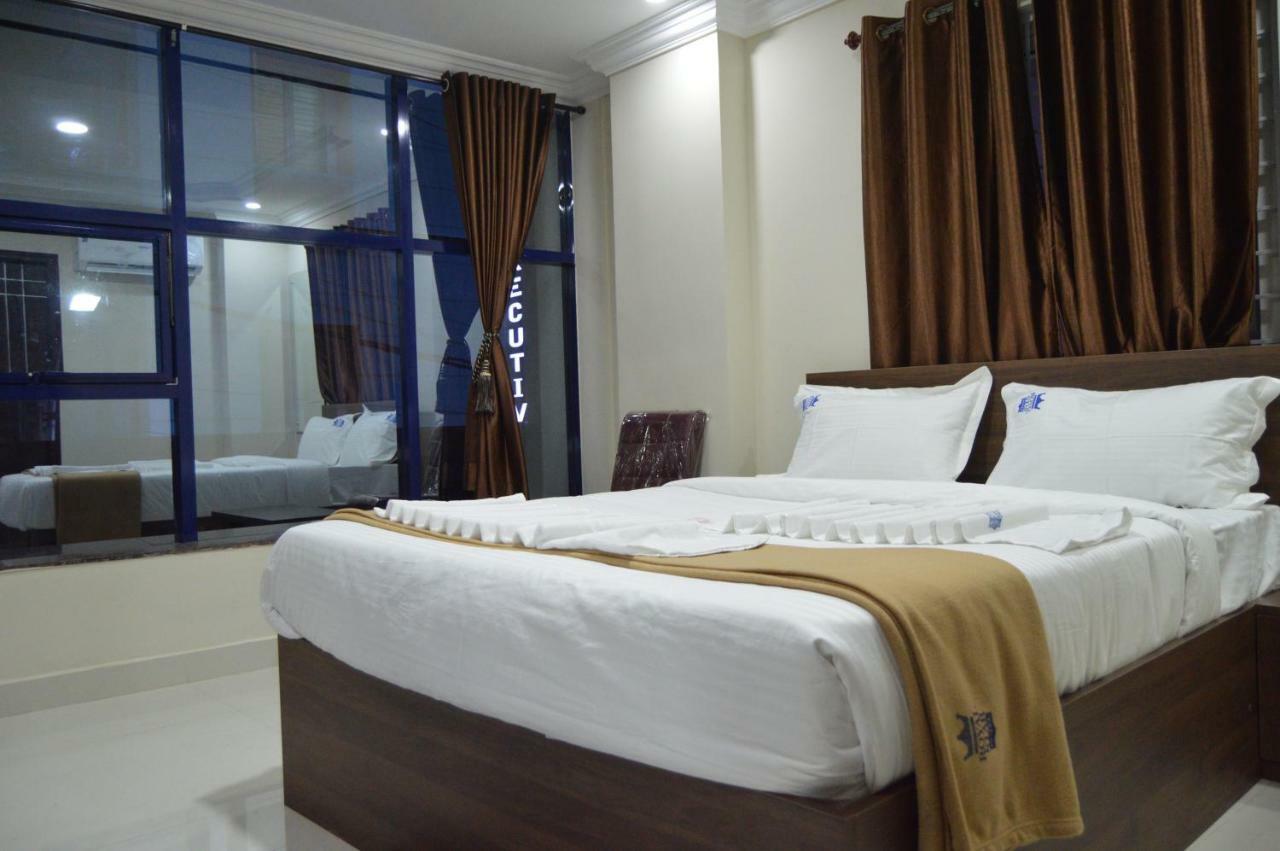 Royal Star Hotels Бангалор Экстерьер фото
